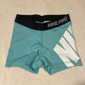 Women’s Nike Pros Shorts